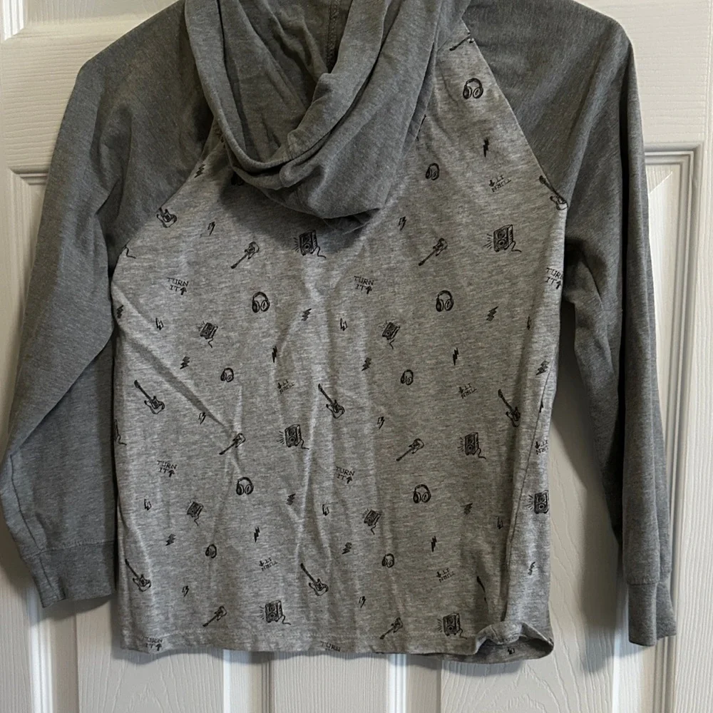 Oshkosh B’gosh Gray Graphic Hoodie Boy’s size 8